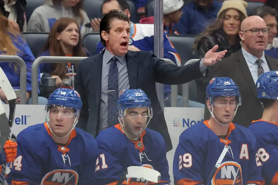 Los Islanders despiden a Lane Lambert y contratan a Patrick Roy como entrenador en jefe