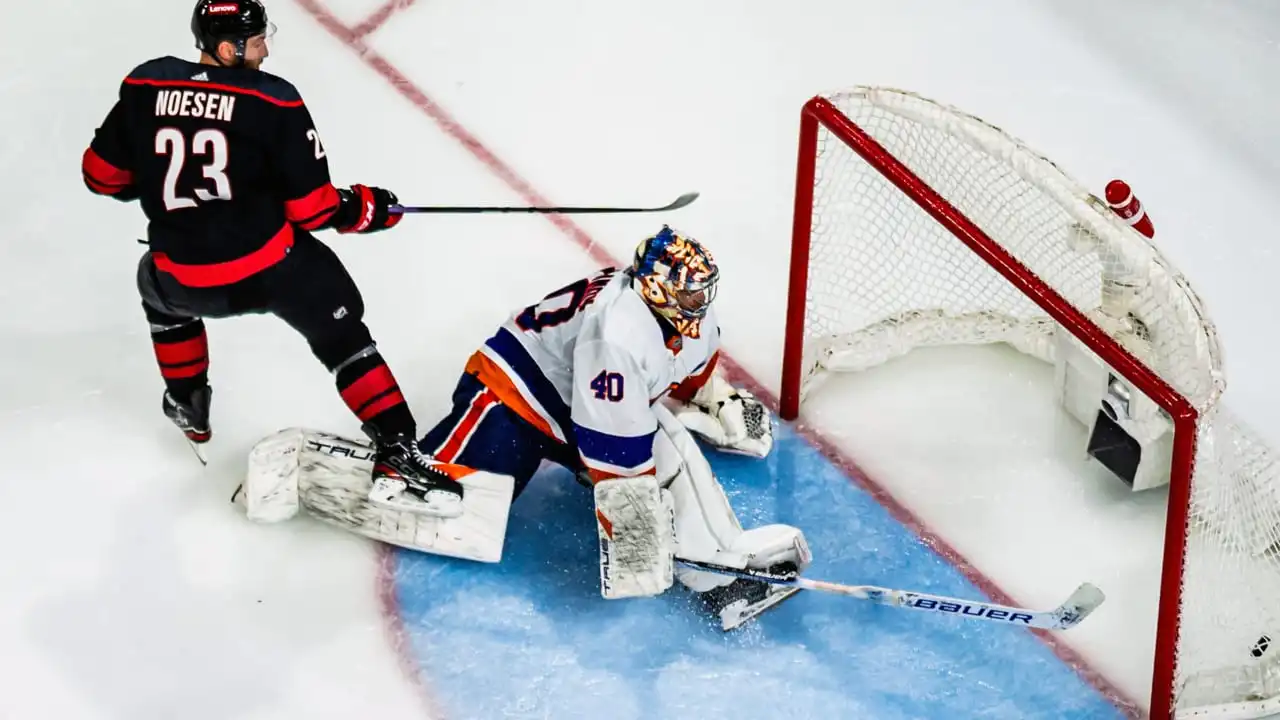 Los Islanders luchan por superar los goles rápidos en la derrota del Juego 5 ante los Hurricanes en NHL.com