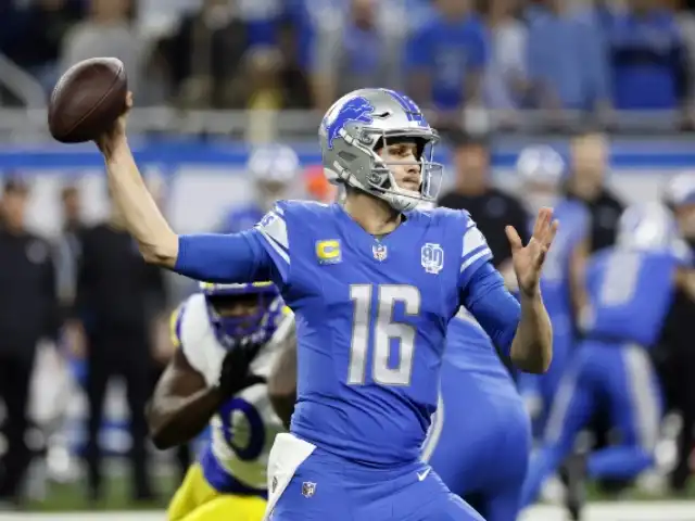 Jared Goff lleva a los Detroit Lions a su primera victoria en playoffs en 32 años, 24-23 sobre Matthew Stafford y Los Angeles Rams