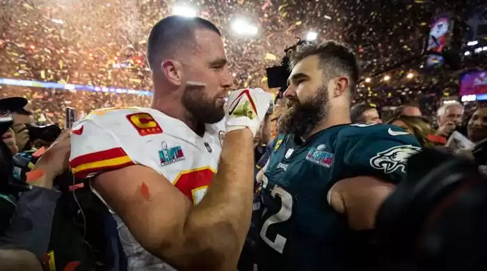 Jason Kelce vence a su hermano menor Travis: la primera victoria de su historia