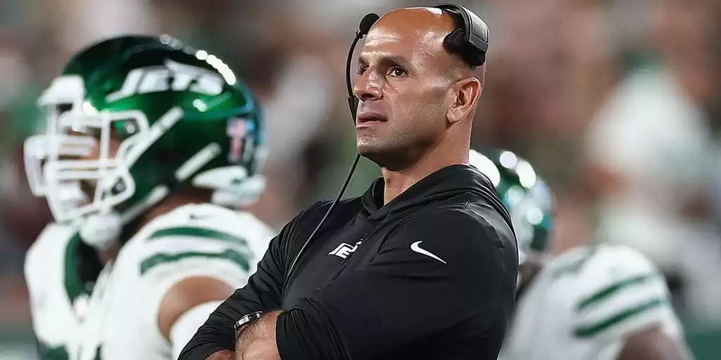 El entrenador en jefe de los Jets, Robert Saleh, explica la sorpresiva liberación de Michael Carter y promete más cambios de personal