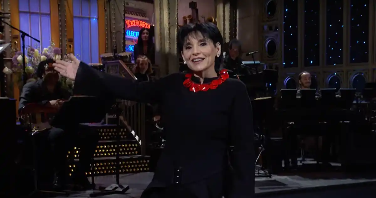 Joan Grande presenta la actuación musical de su hija en SNL