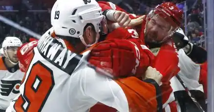 Kane anota 2 goles en el tiempo reglamentario y gana la tanda de penaltis en la victoria de los Red Wings por 7-6 sobre los Flyers