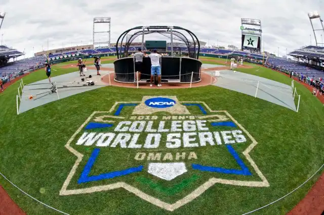Nativos de Kansas compiten en la Serie Mundial Universitaria