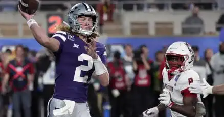 Kansas State vence al No. 19 North Carolina State 28-19 en el Pop-Tarts Bowl