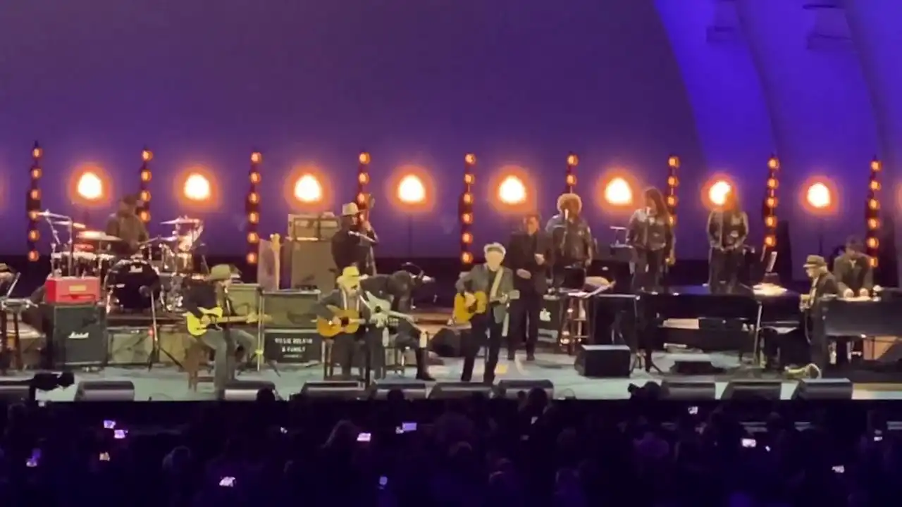 La increíble actuación de Keith Richards, Willie Nelson, deja boquiabiertos a los fans