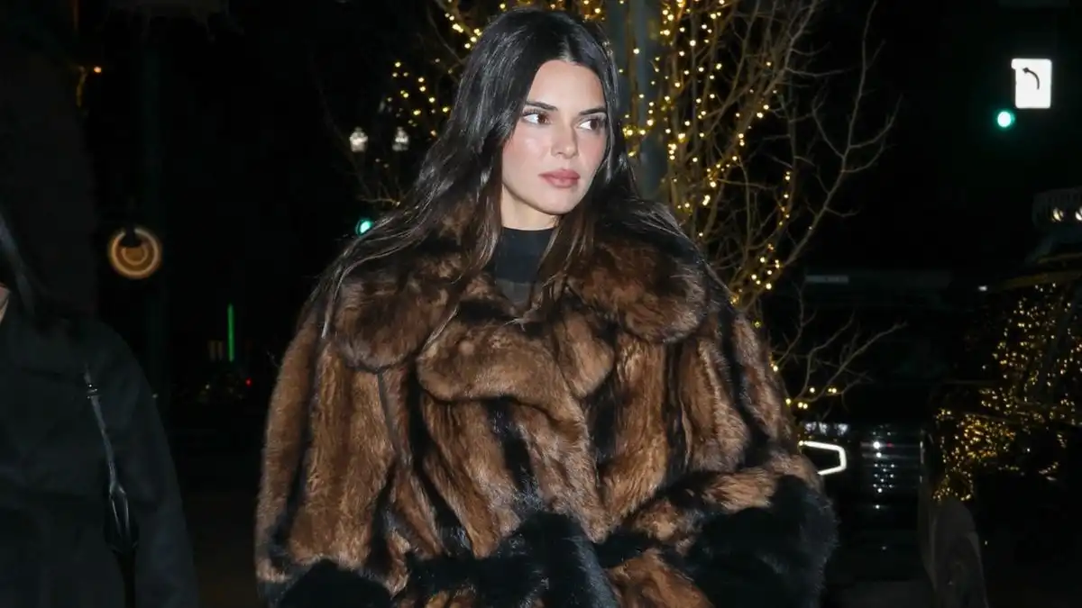 Kendall Jenner desmolestó a Bad Bunny ruptura con un abrigo de piel de $ 27,000