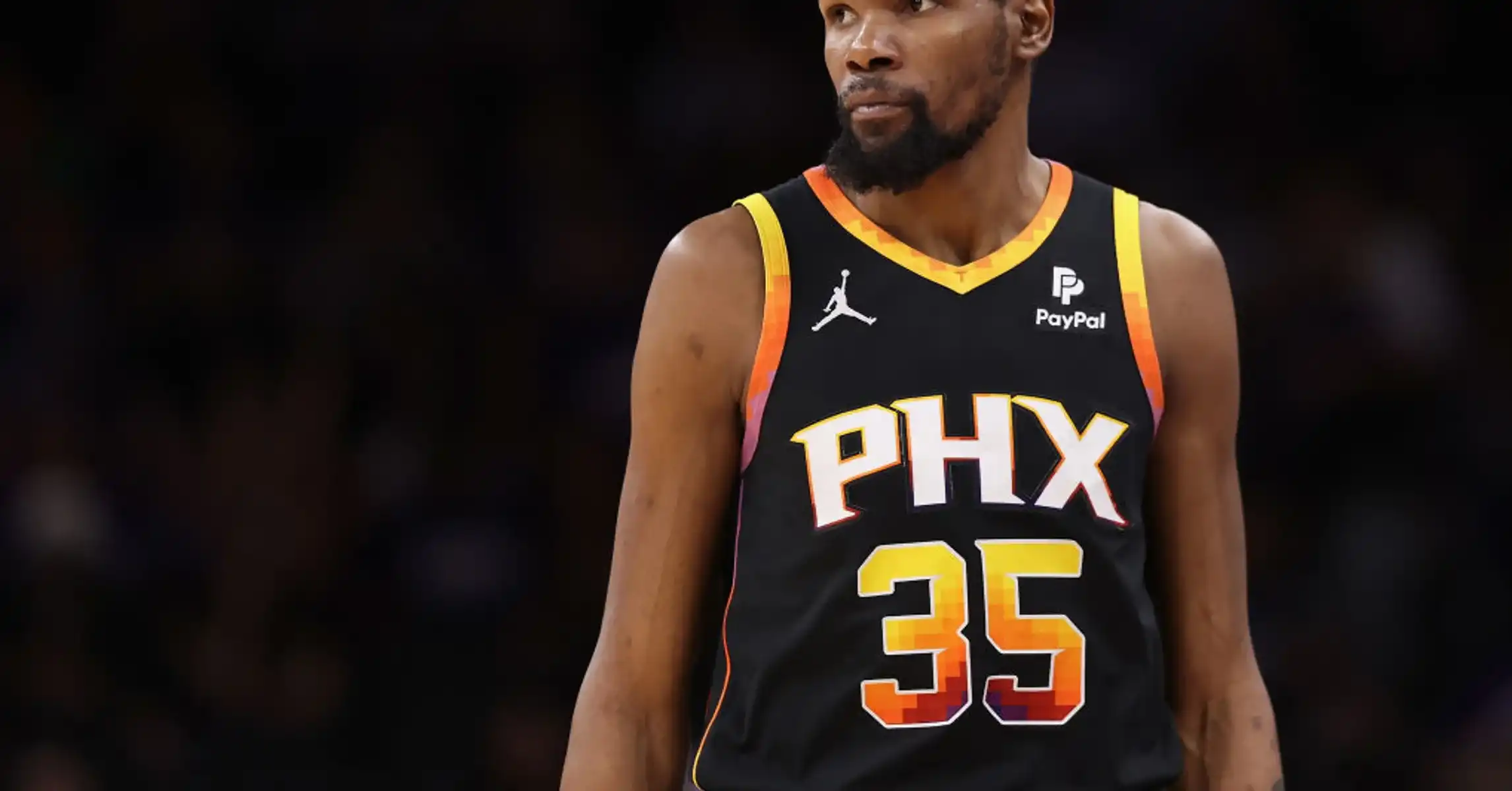 Kevin Durant, incómodo inicio de los Suns