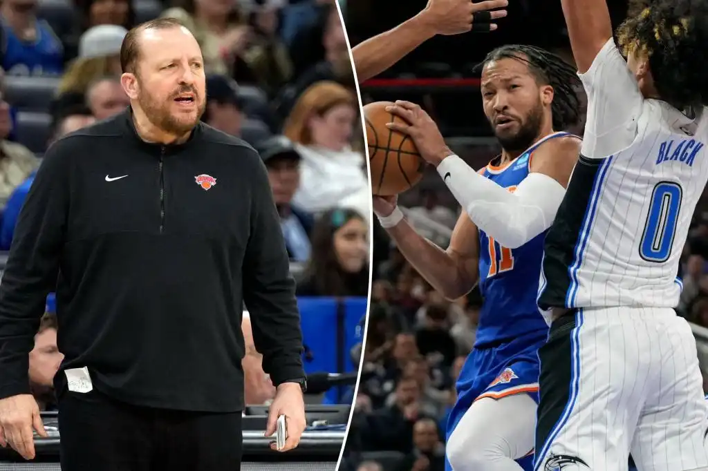 Tom Thibodeau, de los Knicks, expresa su frustración con los árbitros en un arrebato acalorado