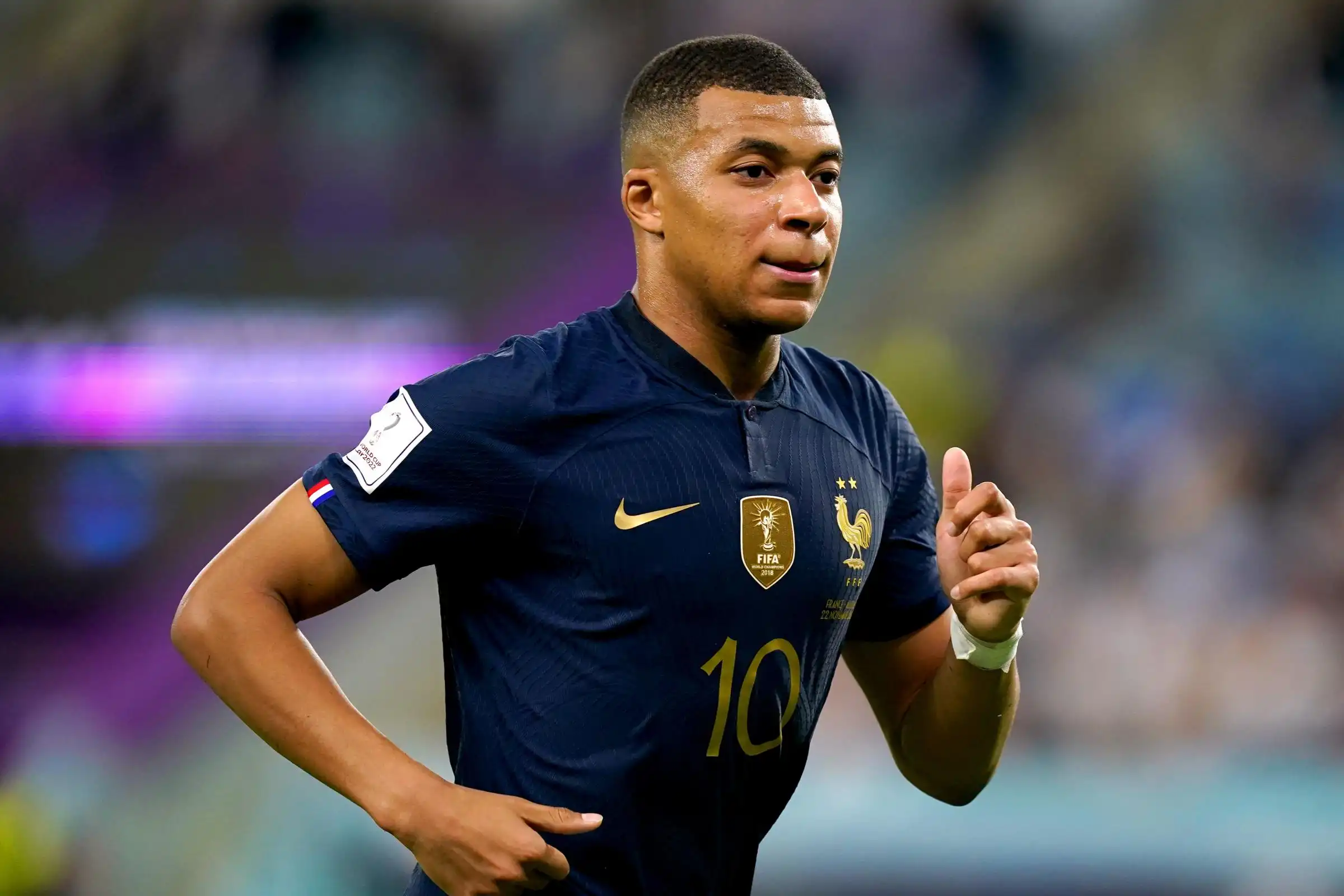 Kylian Mbappé firma un contrato de 5 años con el Real Madrid