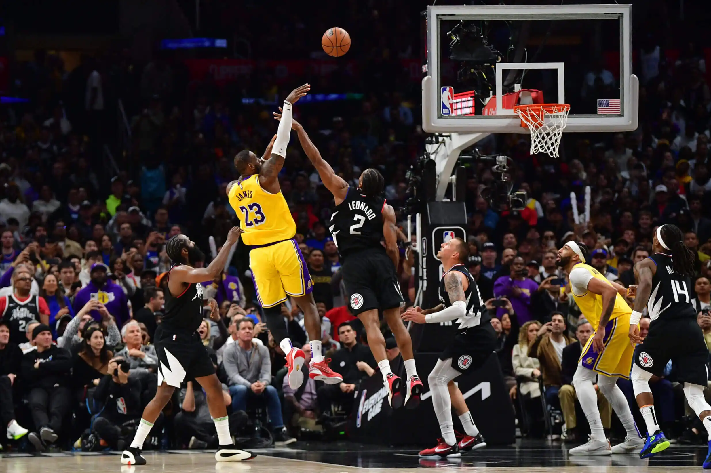 Remontada de los Lakers sobre los Clippers tras una desventaja de 21 puntos