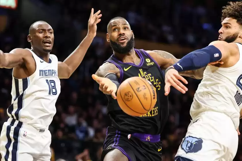 Los Lakers dominan los tiros de tres puntos en la victoria sobre los Grizzlies