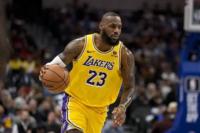 Los Lakers Spurs adelantan la salida de LeBron James