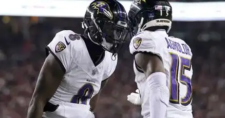 Lamar Jackson lidera a los Ravens sobre los 49ers 33-19 en el enfrentamiento de los 2 mejores equipos