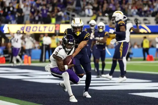 Lamar Jackson alcanza el hito de acarreos Ravens derrotan a Chargers