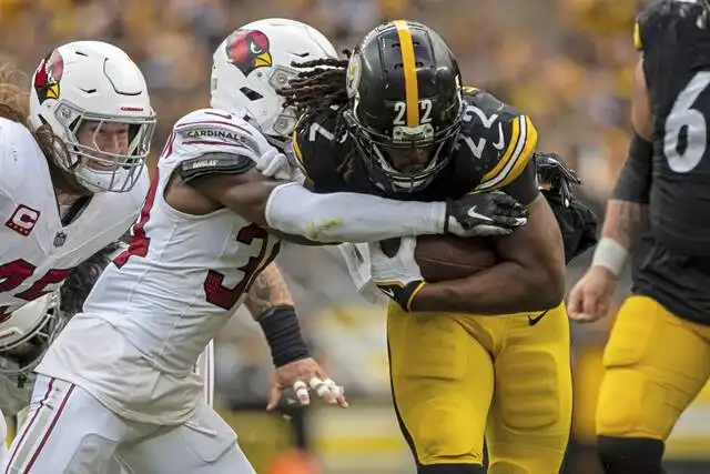 El LB Elandon Roberts y el RB Najee Harris activos para el partido entre los Steelers y los Patriots