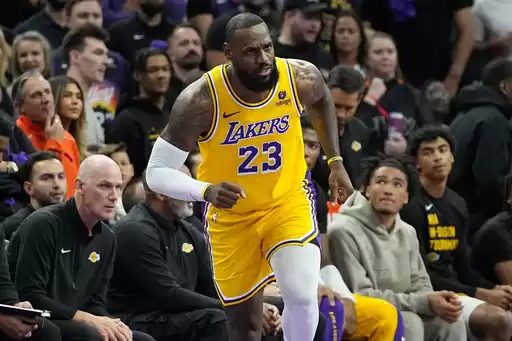 LeBron James Lakers remontan y rompen una racha de 3 derrotas consecutivas con una victoria por 122-119 sobre los Suns