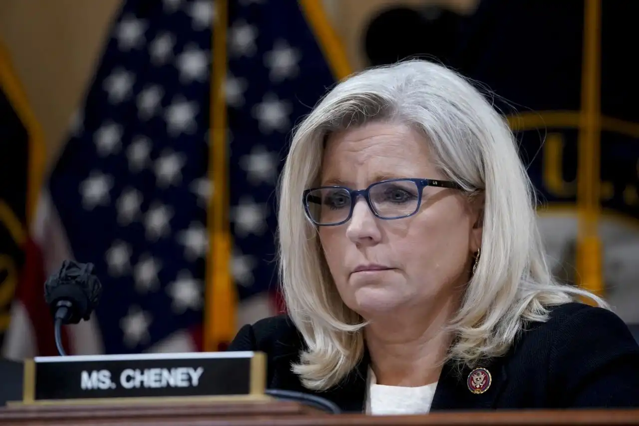 Liz Cheney considera la candidatura presidencial de un tercer partido en EE.UU. y advierte que Trump amenaza la democracia