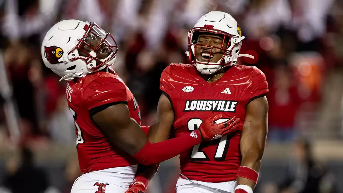 Victoria de Louisville Football Miami, Jeff Brohm planea cambiar el sábado