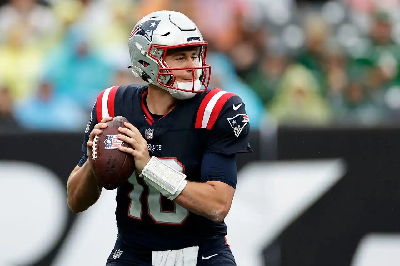 Mac Jones QB de los Patriots Semana 13 vs. Chargers: ¿Será titular?