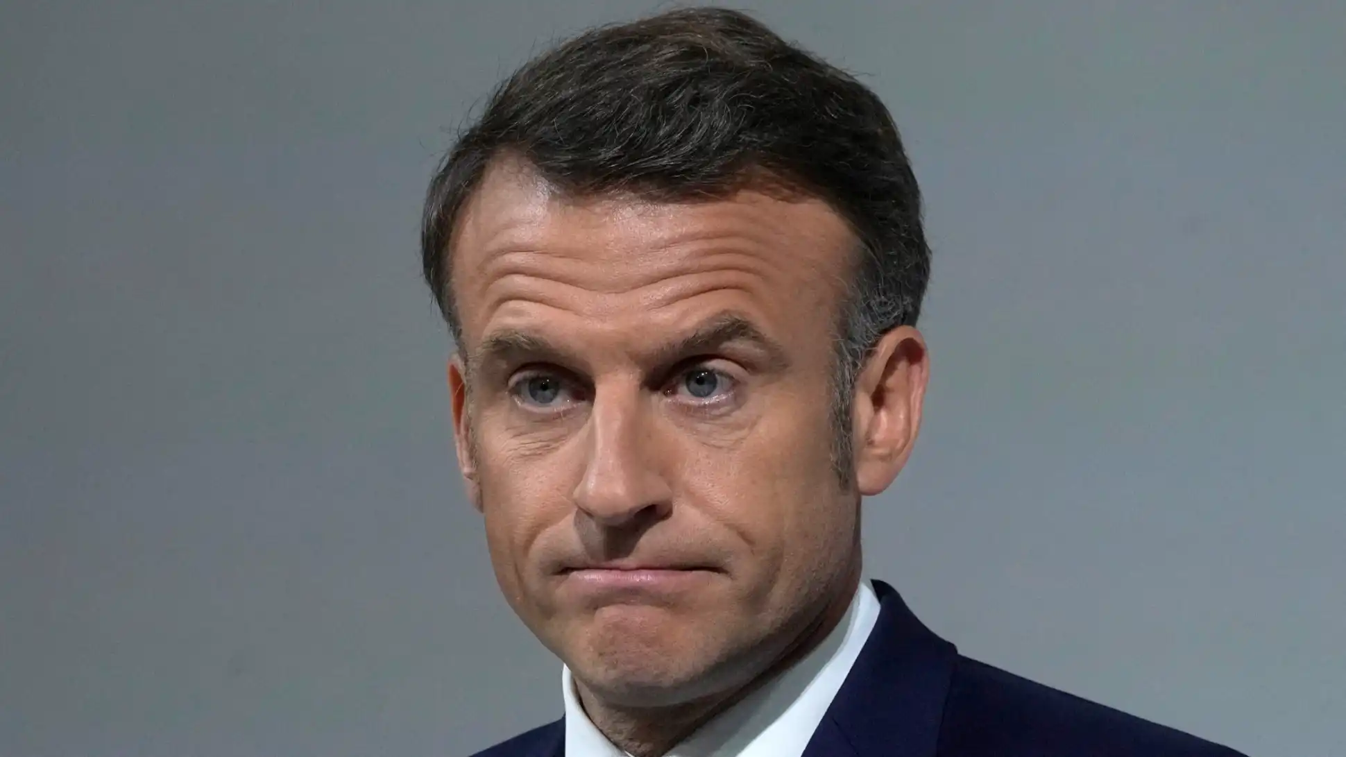 Macron forma una alianza contra la extrema derecha francesa, mientras los republicanos abandonan al jefe del partido