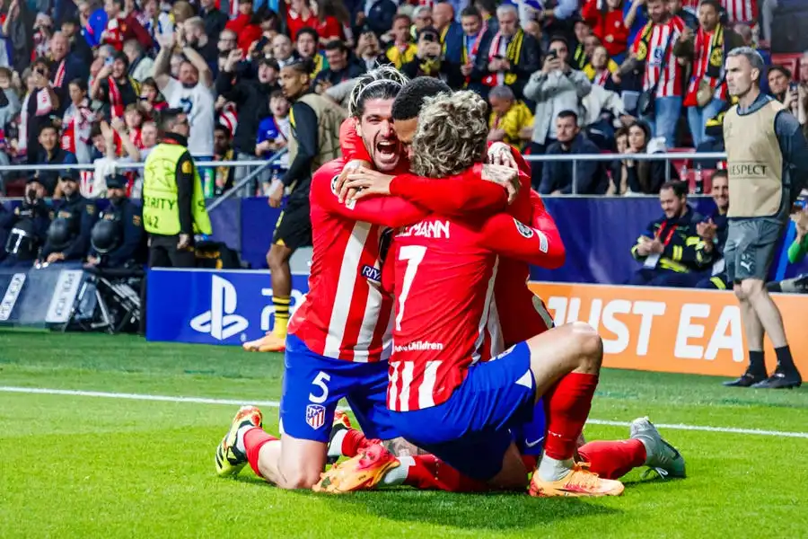 Locura en Madrid: Atlético de Madrid derrota 2-1 a Borussia Dortmund