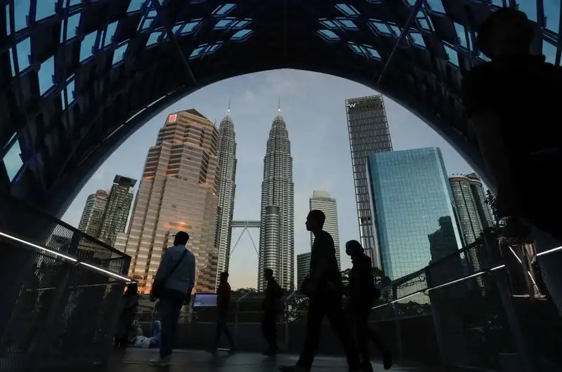 Encuesta sobre el crecimiento económico de Malasia y la resiliencia del consumo en el 4T