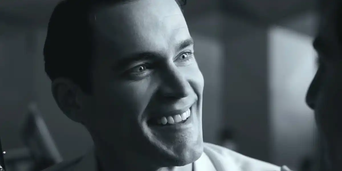 Matt Bomer como David Oppenheim en Maestro: Leonard Bernstein's Close Friend