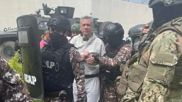 México corta relaciones con Ecuador después de que la policía irrumpiera en embajada para arrestar a exvicepresidente