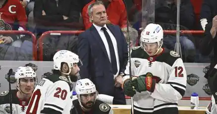 Minnesota Wild reemplaza al entrenador Dean Evason con John Hynes después de 14 derrotas en los primeros 19 juegos