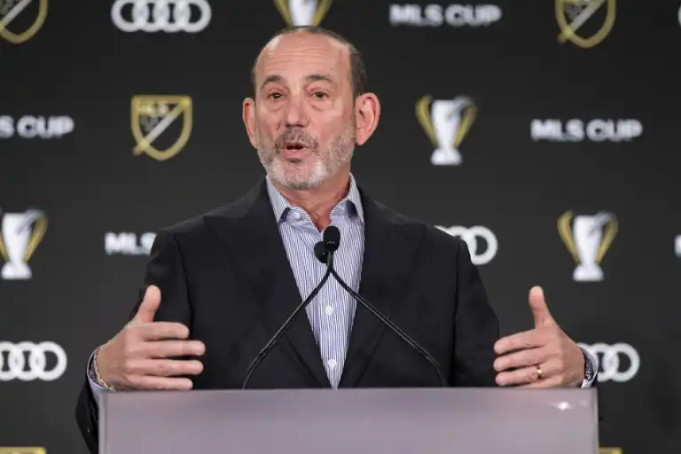 El jefe de la MLS critica al sindicato de árbitros por el cierre patronal