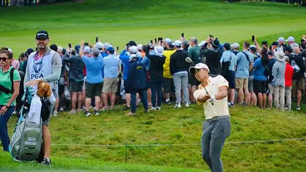 Morikawa lidera la clasificación del Campeonato de la PGA en la segunda ronda