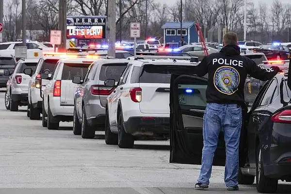 Varias personas baleadas en la escuela secundaria Perry, Iowa, sospechoso encontrado muerto