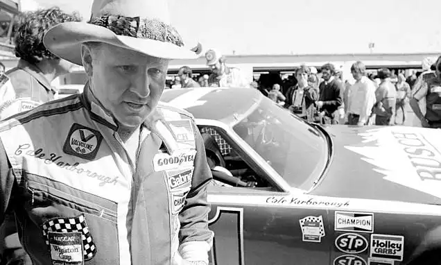 Cale Yarborough, miembro del Salón de la Fama de NASCAR: 3 veces campeón de la Copa y legado