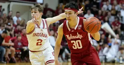 El baloncesto de Nebraska derrota a Indiana como visitante y supera una pesadilla recurrente