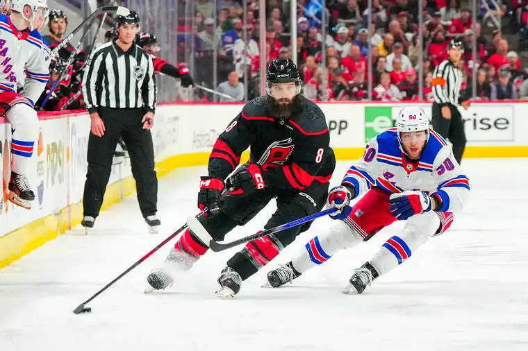 Los Huracanes de la NHL mantienen viva la temporada y superan hoy al Juego 4 de los Rangers en West Hawaii