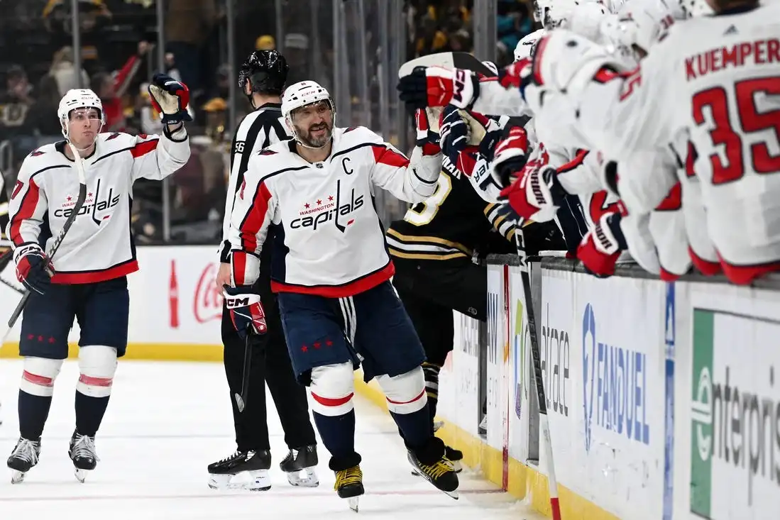 Resumen de la NHL: Récord de Alex Ovechkin con la portería vacía, Caps derrota a Bruins