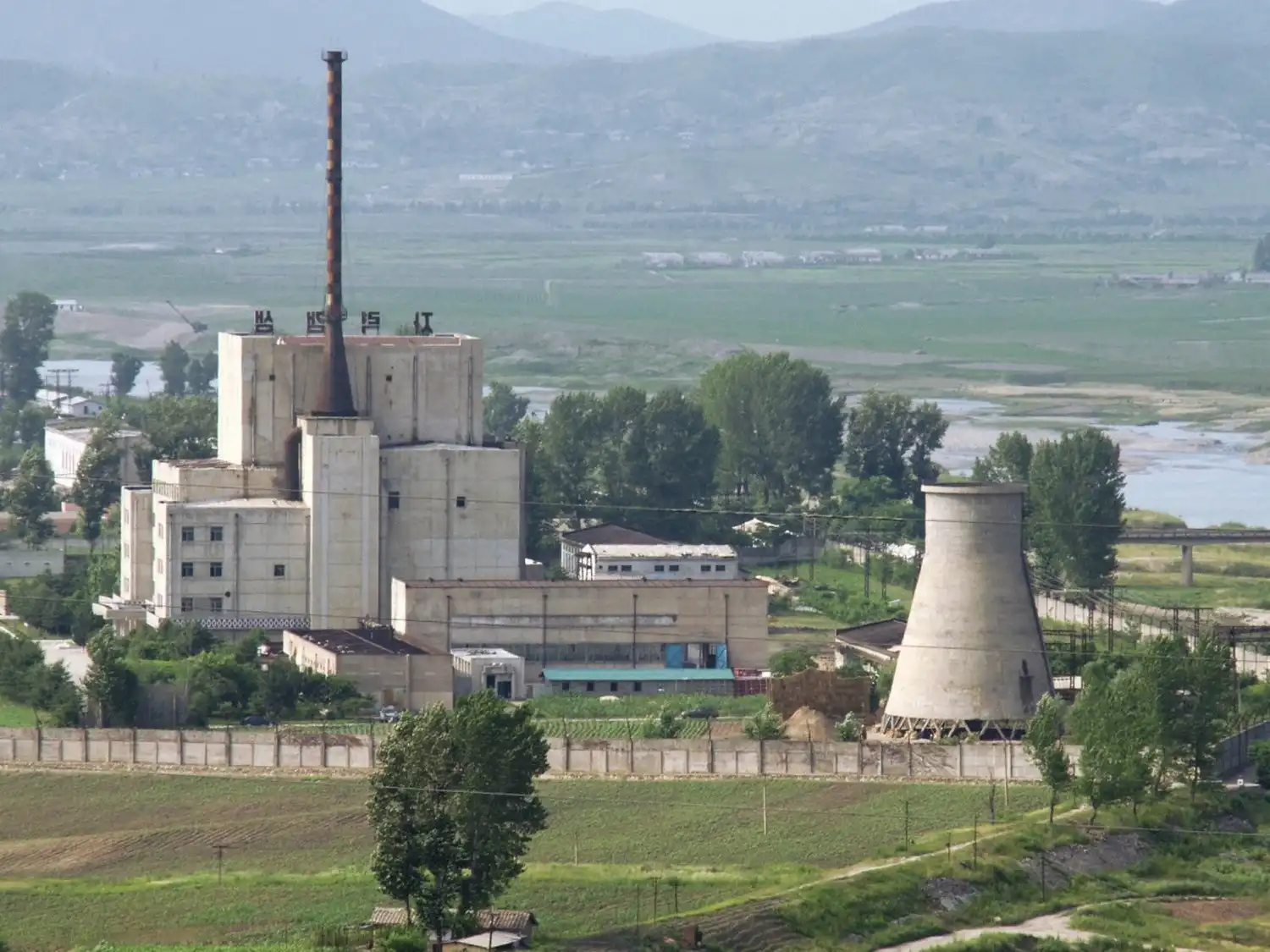Presos políticos norcoreanos que trabajan en sitios nucleares: desertor