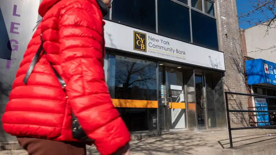 Las preguntas sobre la caída libre de las acciones de NYCB aumentan a la supervivencia del banco