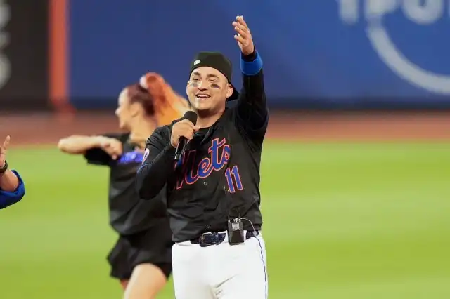 ¡Dios mío! El infielder de los Mets, José Iglesias, interpreta una canción después de la victoria