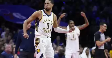 Los Pacers derrotan a los 76ers 132-126 en el partido del Torneo de la NBA