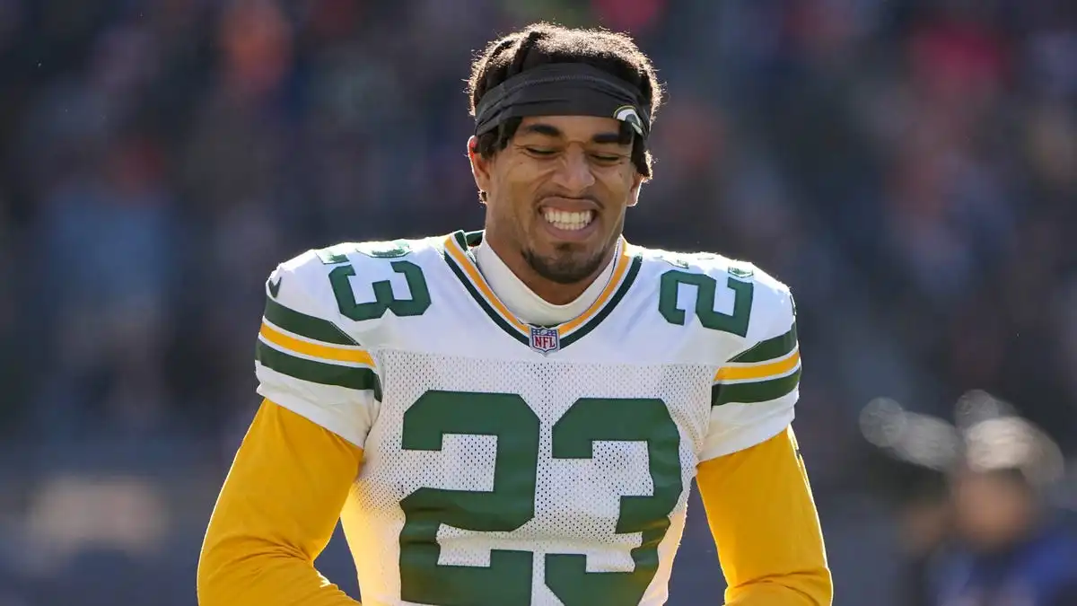 El esquinero de los Packers, Jaire Alexander, el receptor Christian Watson, activo en el juego de comodines de los Cowboys