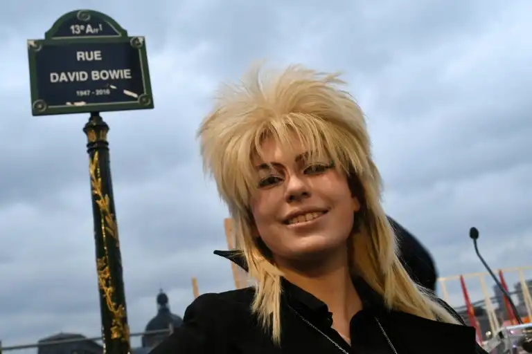 París nombra calle con el nombre de David Bowie