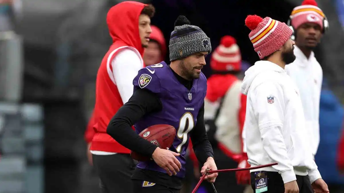 Patrick Mahomes y Travis Kelce dejan a un lado el equipo previo al juego de Justin Tucker