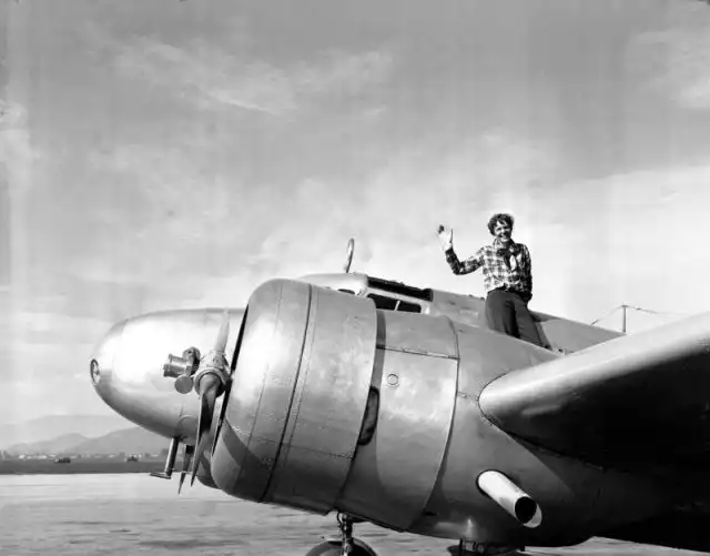 Piloto descubre el avión de Amelia Earhart en el fondo del océano