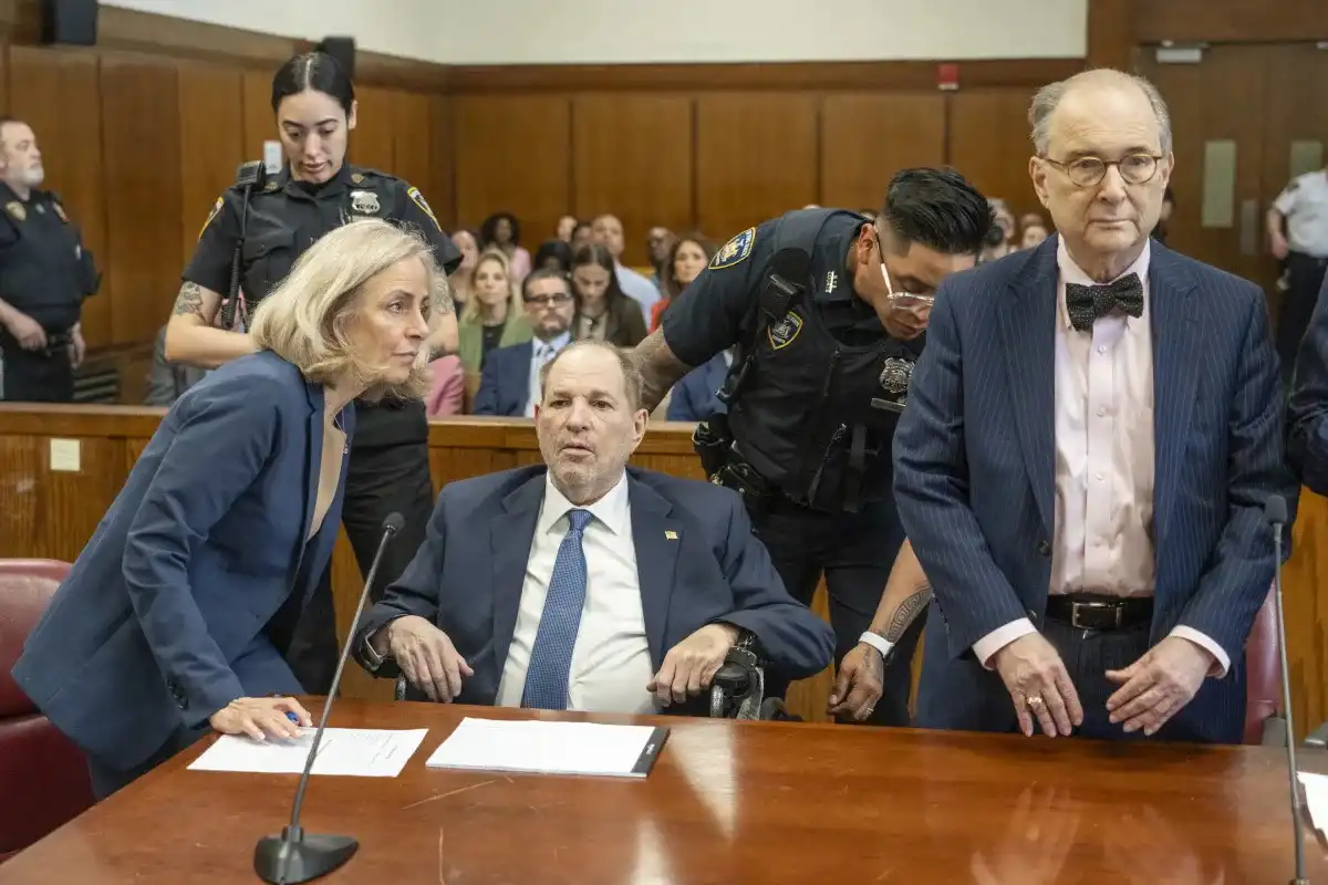 Los fiscales vuelven a juzgar a Harvey Weinstein después de que la corte de apelaciones anulara la condena por violación en Nueva York