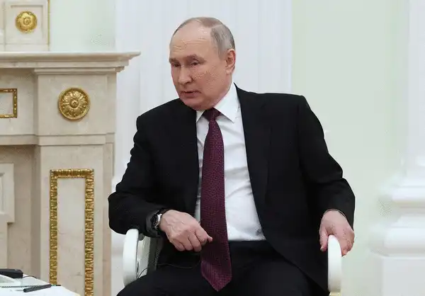 Putin adopta una línea dura en Ucrania: entrevista a Tucker Carlson