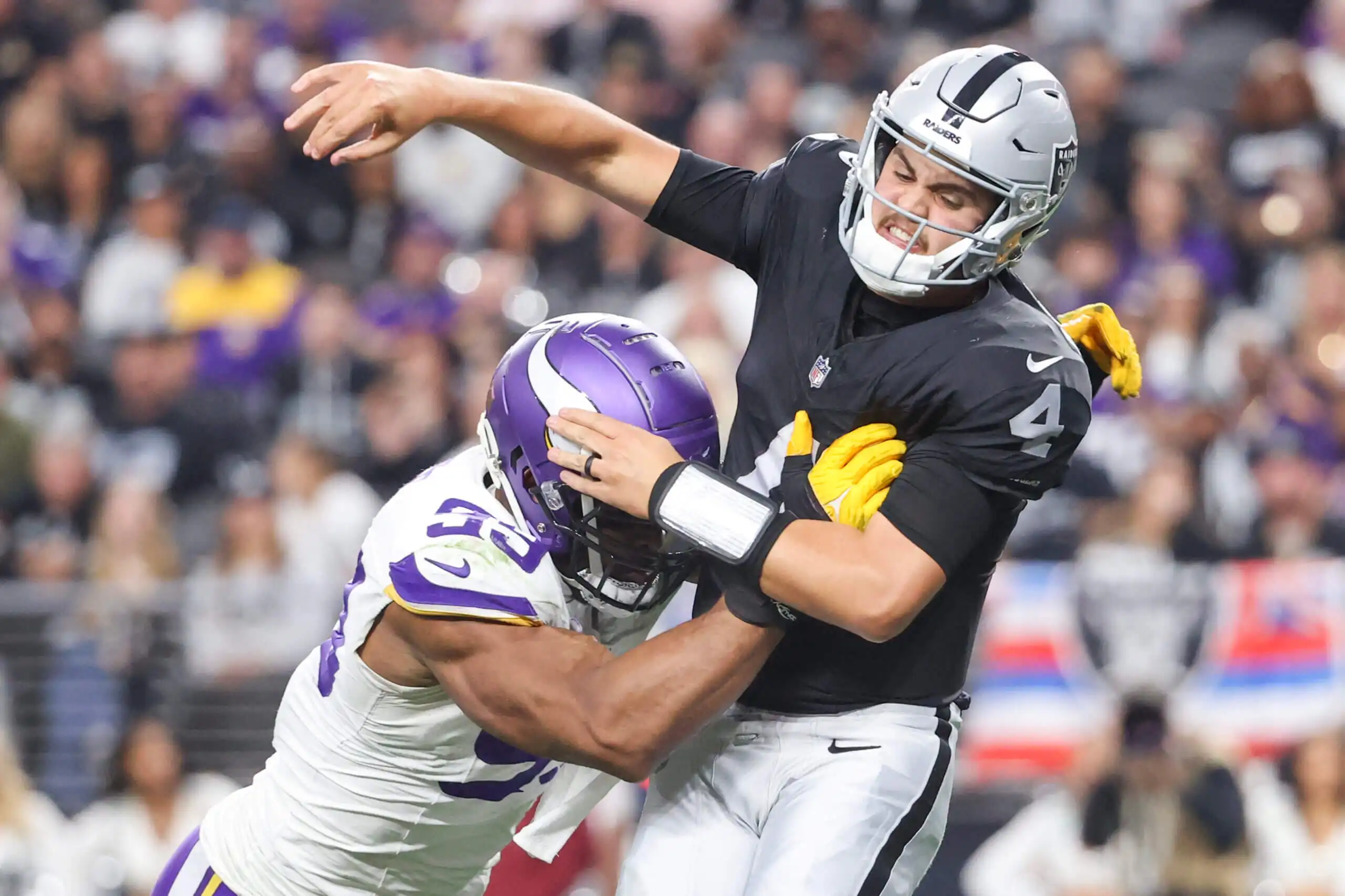 Cambios en la ofensiva de los Raiders, derrota en casa, Vikings