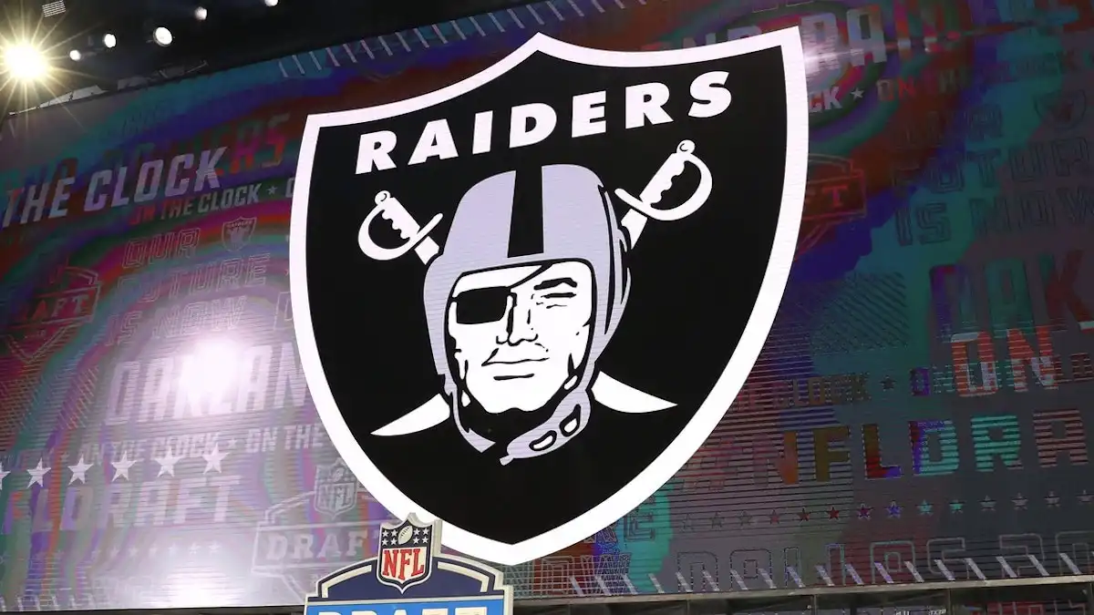 El mariscal de campo de los Raiders, Jimmy Garoppolo, es suspendido por violar la regla de drogas de la NFL: informe
