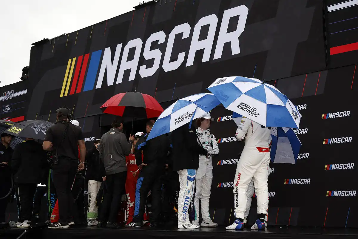 La lluvia retrasa la carrera de la NASCAR Xfinity Series al lunes Las 500 Millas de Daytona se posponen